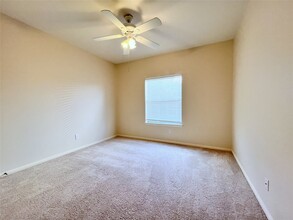Building Photo - 4723 Silverlake Dr