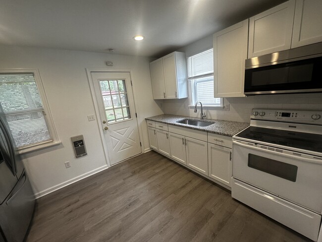 Building Photo - 608 Goldsborough Ave