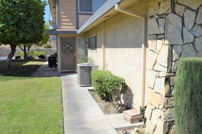 Building Photo - 72657 Thrush Rd