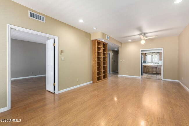 Foto del edificio - 5200 S Lakeshore Dr