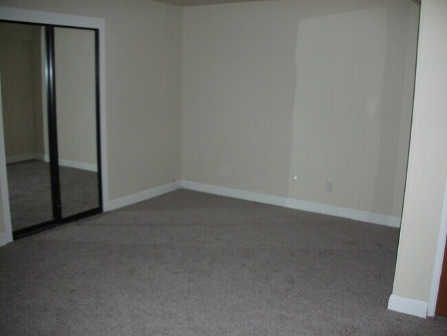 Foto del edificio - 135 Lake Dr