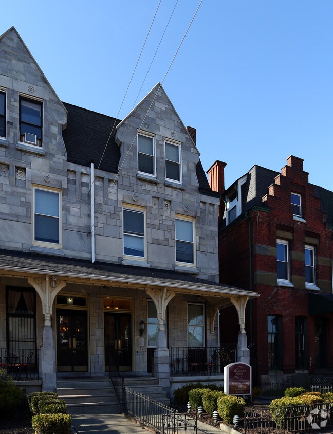 Foto del edificio - Esther McManus Hall