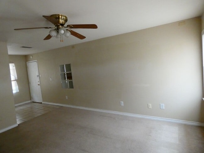 Foto del edificio - 2 bedroom, 1 bath