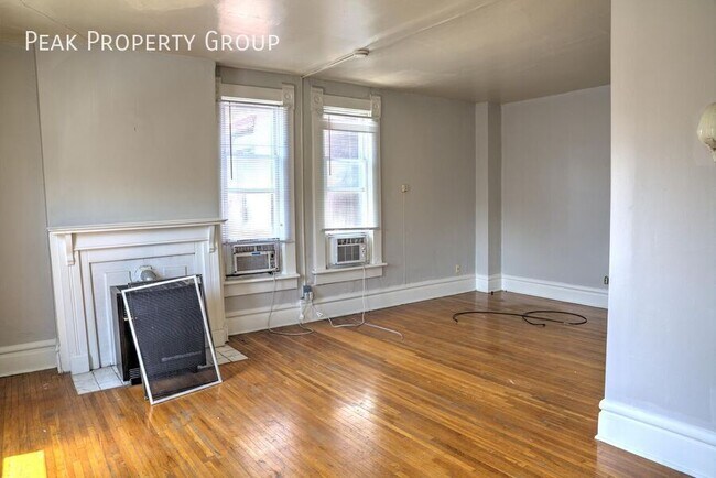 Building Photo - 250 1/2 W. 5th Avenue Front-