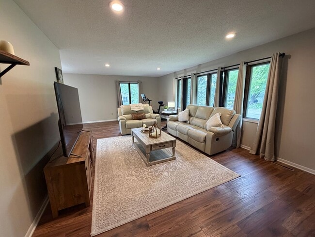 Building Photo - 1609 Gateway Dr