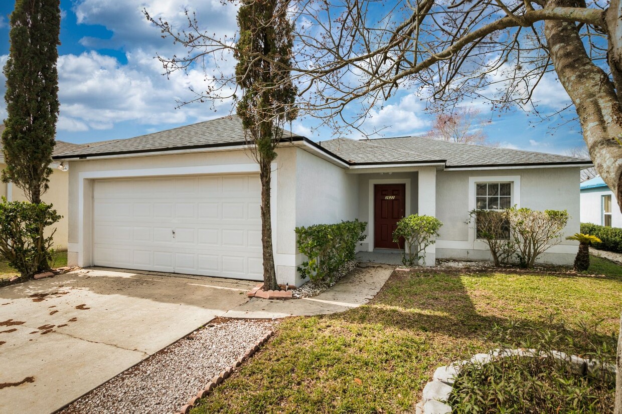 Foto principal - Convenient Location 3/2 Home with 2-Car Ga...