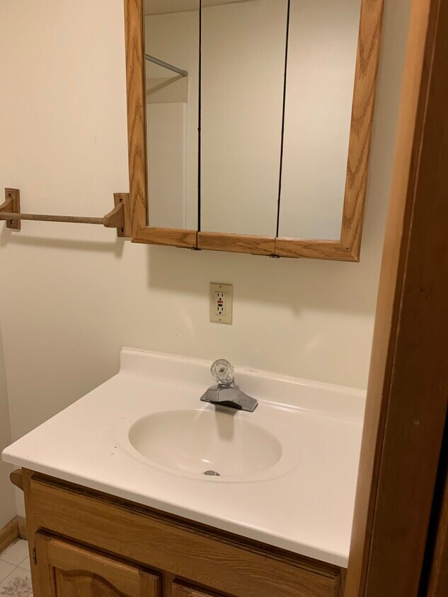 196 Violet Ln, Waldoboro, ME 04572 196 Violet Ln Waldoboro, ME