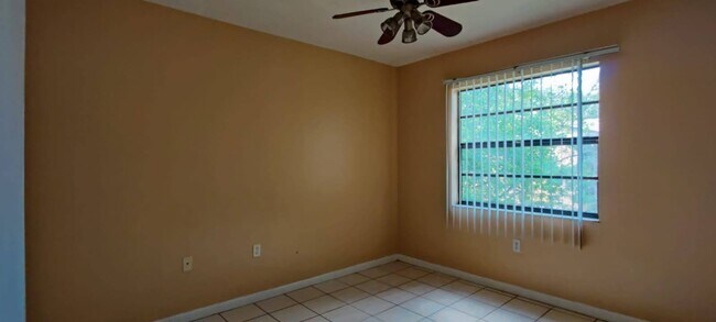 Foto del edificio - 9905 N Myrtle St