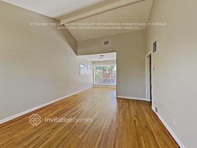 Foto del edificio - 8647 Tyrone Ave