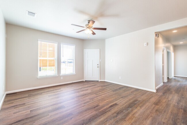 Building Photo - 131 Pk Pl Cir