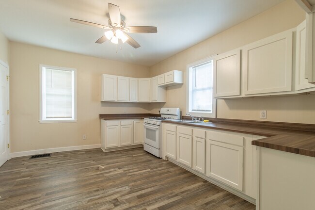 Foto del edificio - 795 Blaze Rd