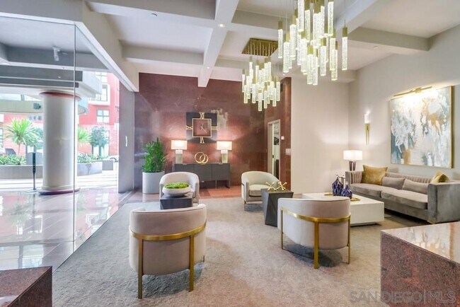 Foto del edificio - 200 W Harbor Dr
