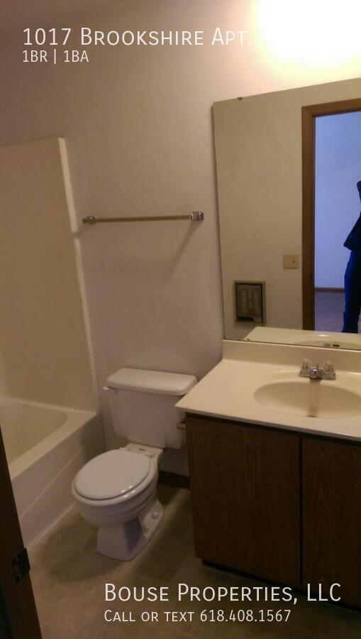 Building Photo - 1017 Brookshire Ct