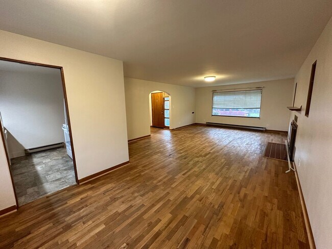 Building Photo - STATUS: UNAVAILABLE; RENTED -413 W Magnoli...