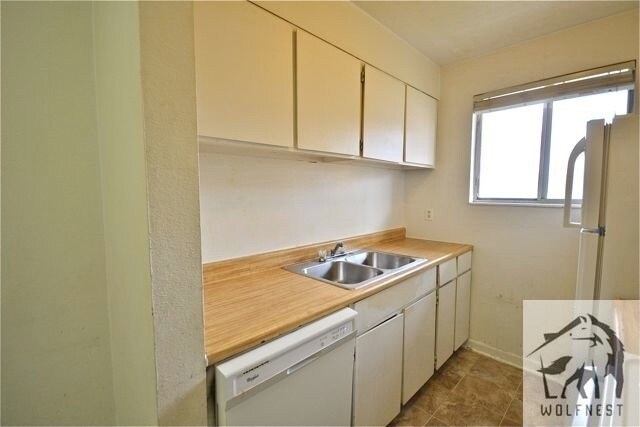 Building Photo - 4371 S Fairbourne Ave
