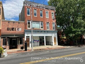 Building Photo - 1037 Light St