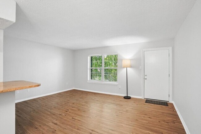 Foto del edificio - 2700 Whitney Pl