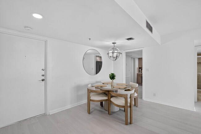 Foto del edificio - 7835 Lakeside Blvd