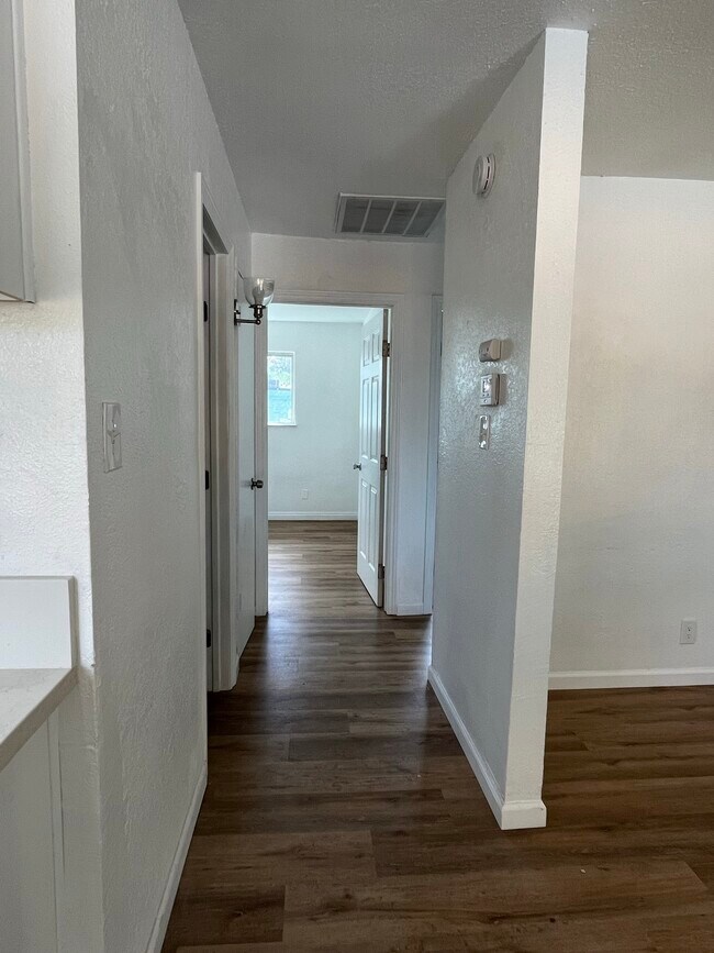 Foto del edificio - 2519 S Rowell Ave