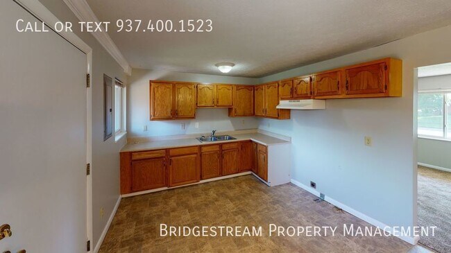 Foto del edificio - 4 bed, 2 full bath home with 1 car attache...