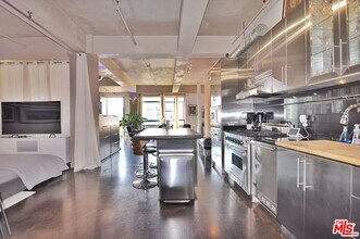 Building Photo - 849 S Broadway