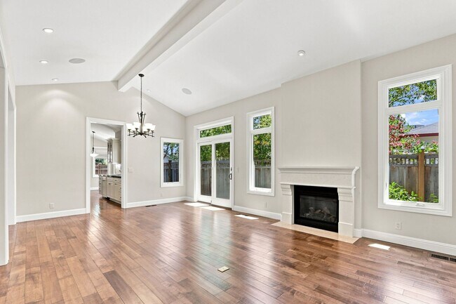 Foto del edificio - Beautiful 4-Bedroom 3.5-Bathroom Los Gatos Home