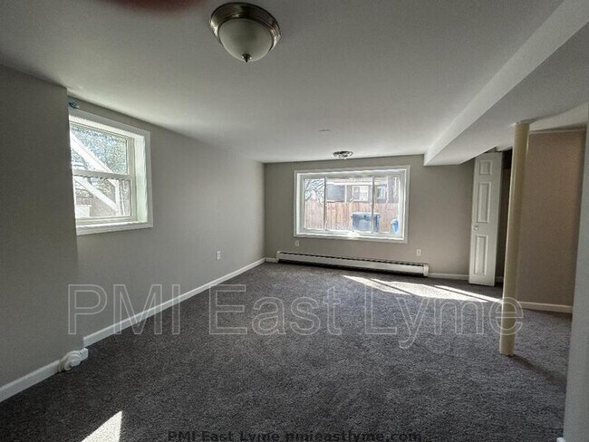 Foto del edificio - 5 Flyers Dr