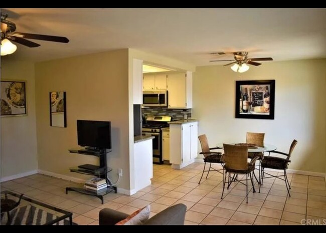 Cozy Dinning and Living area - 12585 Maui Way