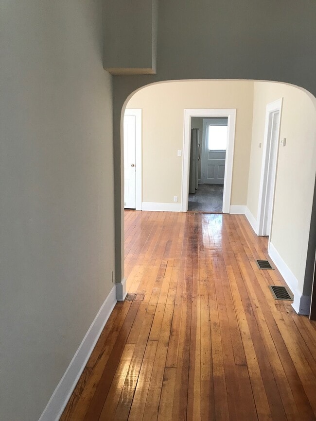 Foto del edificio - Amazing 5 Bedroom 2 Bathroom Home in St.Paul!