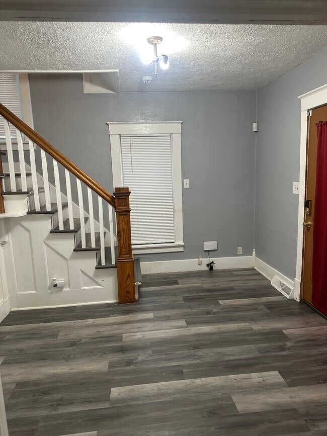 Building Photo - 1504 8th St