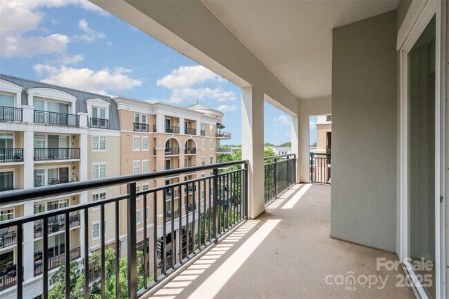 Foto del edificio - 4625 Piedmont Row Dr