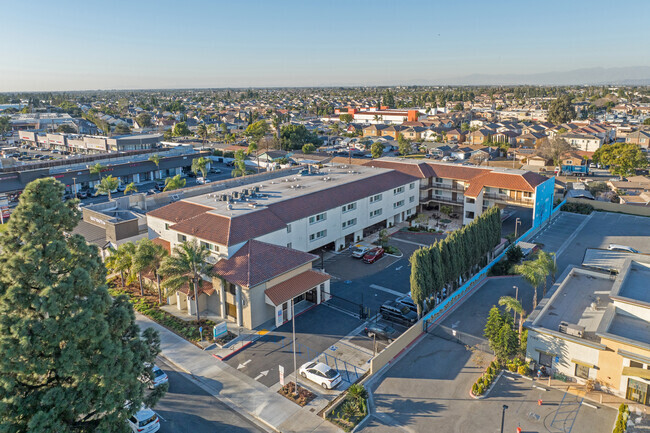 7161 Katella Ave - Iluma Apartment Homes