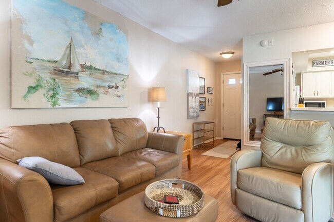Foto del edificio - Conveniently located, furnished, 2 Bed, 2 ...
