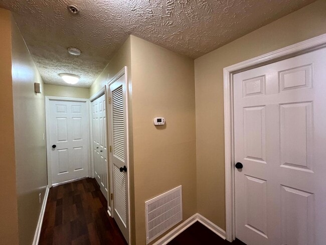 Building Photo - 372 Bubble Creek Ct