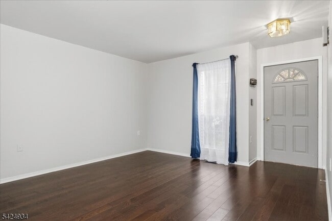 Foto del edificio - 5 Ajax Ct