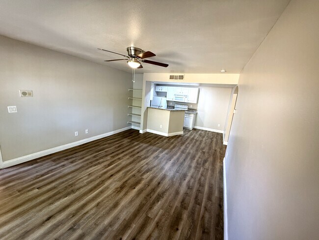 Building Photo - 5118 S Jones Blvd