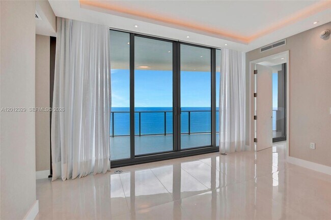 Foto del edificio - 15701 Collins Ave