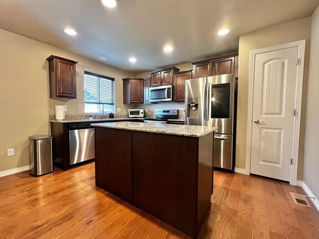 Foto del edificio - Beautiful 4 Bed, 2.5 Bath House in North W...