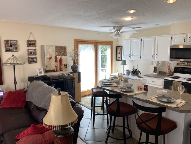 Building Photo - 10704 11th Ave N