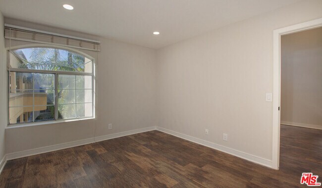 Foto del edificio - 7660 Beverly Blvd
