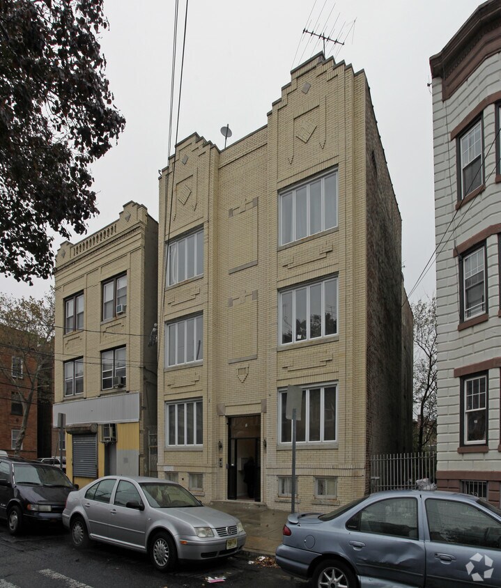 Building Photo - 12 Vroom St