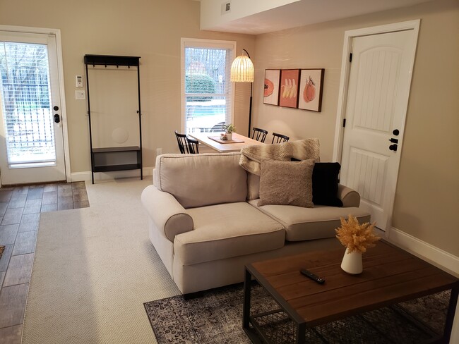 Kitchen/living room area - 1809 Franklin Cir