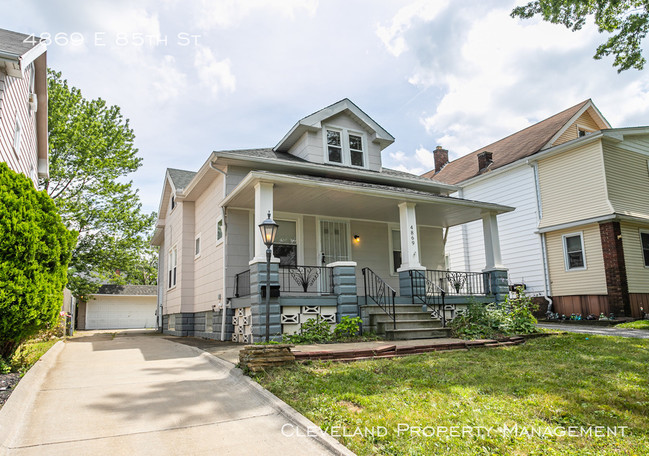 Building Photo - Garfield Hts Colonial