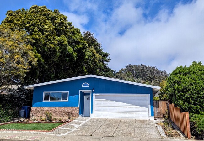 Building Photo - Spacious 4Bed/3Bath House Home in El Cerrito!