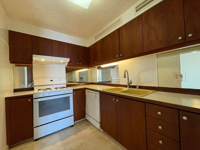 Building Photo - 2412