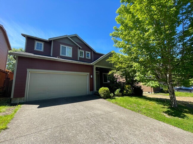 Building Photo - Beautiful 5 Bedroom Single Family Home wit...