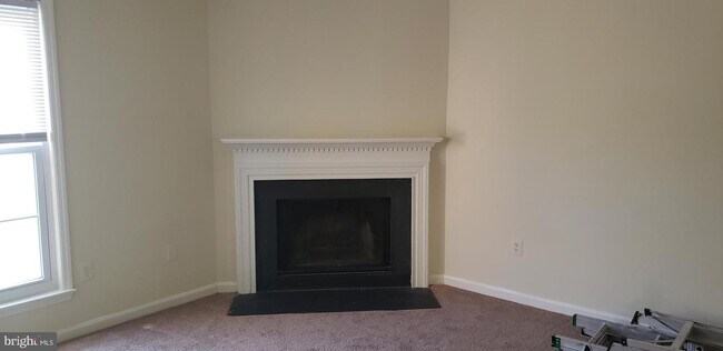 Foto del edificio - 5905 Rowanberry Dr