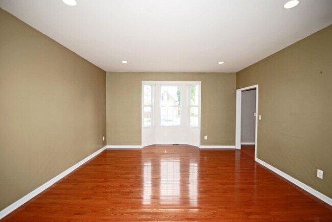 Building Photo - 12 Goldstar Dr