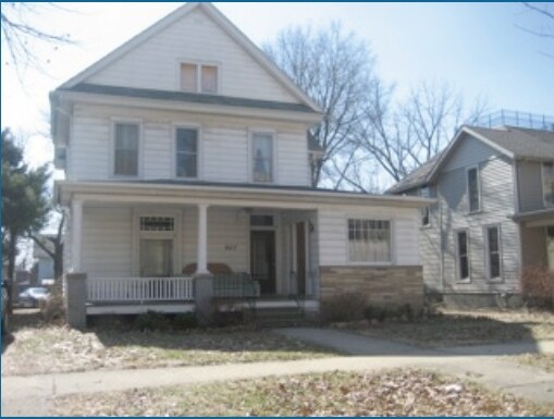 Primary Photo - 607 W University