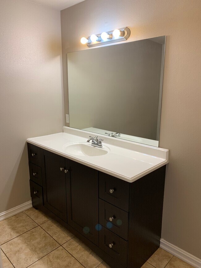 Building Photo - 3406 E Fairmont Pl